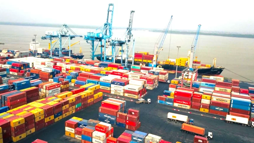 Vue du terminal à conteneurs du Port autonome de Douala