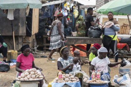 Un marché à Douala, en janvier 2022. CHARLY TRIBALLEAU / AFP