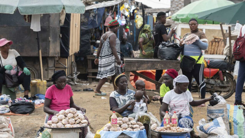 Un marché à Douala, en janvier 2022. CHARLY TRIBALLEAU / AFP