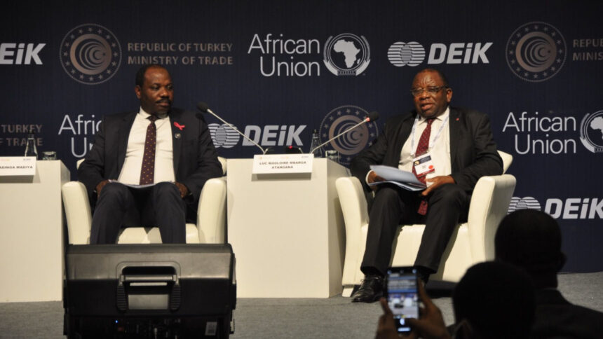 Cameroun - Turquie : l’offensive camerounaise à Istanbul 1 Le Ministre du Commerce, S.E.M. LUC MAGLOIRE MBARGA ATANGANA, a conduit la Délégation Camerounaise au 3eme Forum Économique et Commercial Turquie-Afrique qui s'est tenu du 21 au 22 octobre 2021 à Istanbul, en Turquie