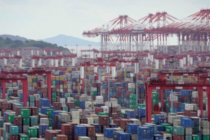 Des conteneurs dans le port de Yangshan, à Shangaï