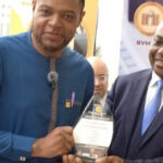 Le Directeur général d'Alios Finance Cameroun (à gauche) et le DG de la BVMAC