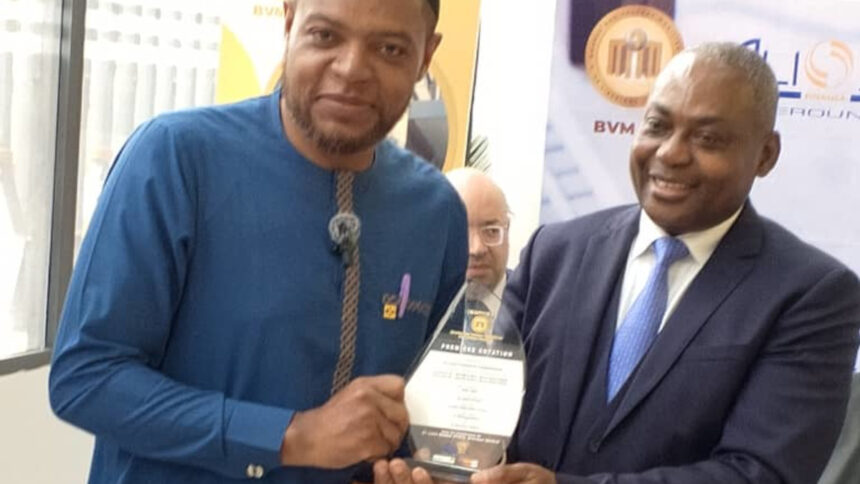 Afrique centrale : Alios Finance Cameroun lève 42,5 millions USD (26 milliards de F CFA) sur le marché financier en cinq ans pour financer le secteur privé 1 Le Directeur général d'Alios Finance Cameroun (à gauche) et le DG de la BVMAC