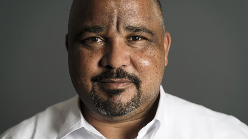Joshua Osih, le 31 août 2018, au siège de « Jeune Afrique », à Paris.