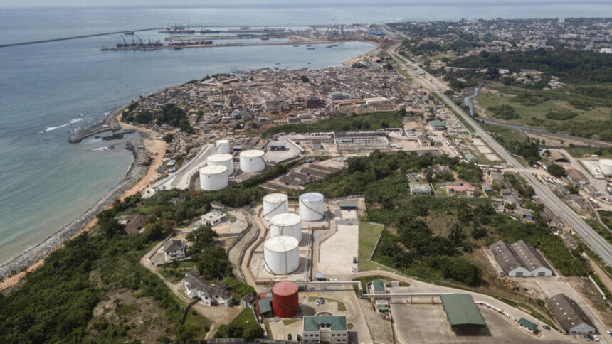 Ghana : la construction d'une raffinerie de pétrole de 300 000 barils par jour est lancée, l’Afrique de l’Ouest importe 90% de produits pétroliers consommés