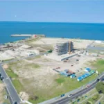 Gabon : La tour de 50 étages à la Baie des rois sort fièrement de terre
