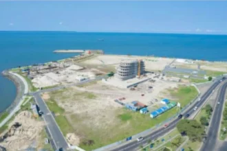 Gabon : La tour de 50 étages à la Baie des rois sort fièrement de terre