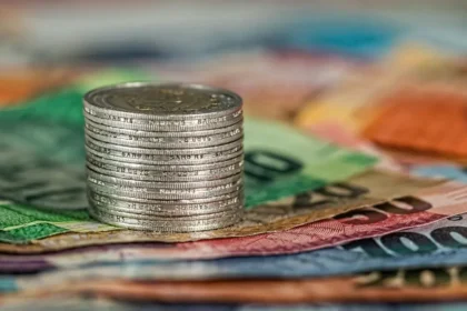 Le service de la dette de l'Afrique est passé de 61 milliards USD en 2010 à 163 milliards USD en 2024, une hausse de 102 milliards USD en 14 ans