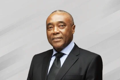 Emmanuel Ikazoboh succède à Aliko Dangote à la tête de Dangote Cement