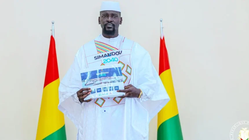 Guinée : les priorités du gouvernement exposées dans le programme « Simandou 2040 », évalué à 200 milliards de dollars 1 Simandou 2040 : la Guinée se transforme en hub industriel et énergétique d’Afrique de l’Ouest