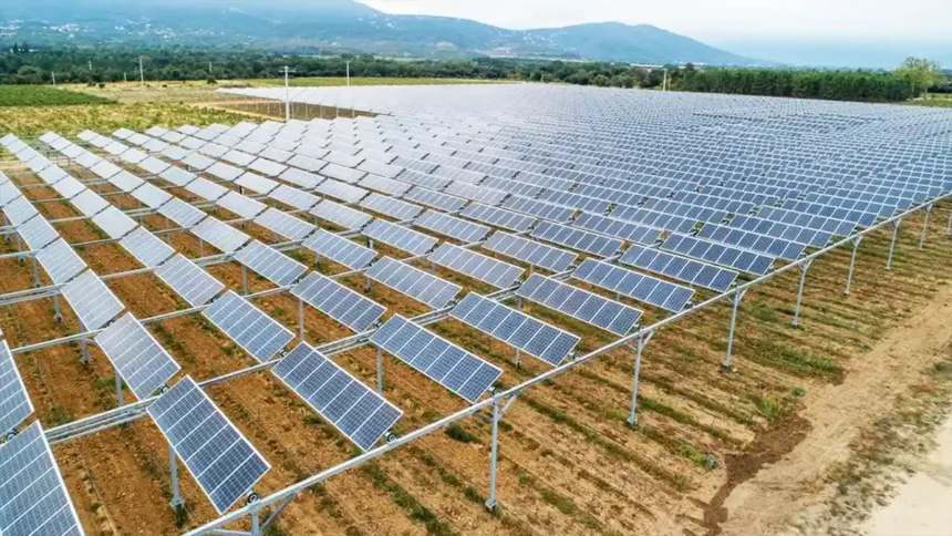 RDC : comment une centrale hybride solaire et batteries révolutionne l’énergie industrielle