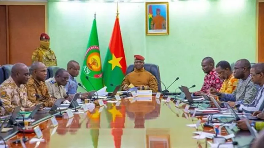 Burkina Faso : 36 190 milliards FCFA à mobiliser et 117 500 emplois à créer, le nouveau marché de l’investissement minier 1 Burkina Faso : 36 190 milliards FCFA à mobiliser et 117 500 emplois à créer, le nouveau marché de l’investissement minier